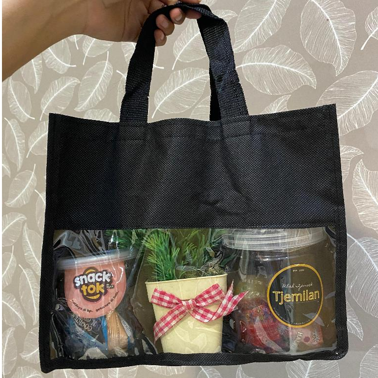 

Tas Jinjing Hampers bahan Spunbond Hitam dengan Mika Serbaguna Termurah