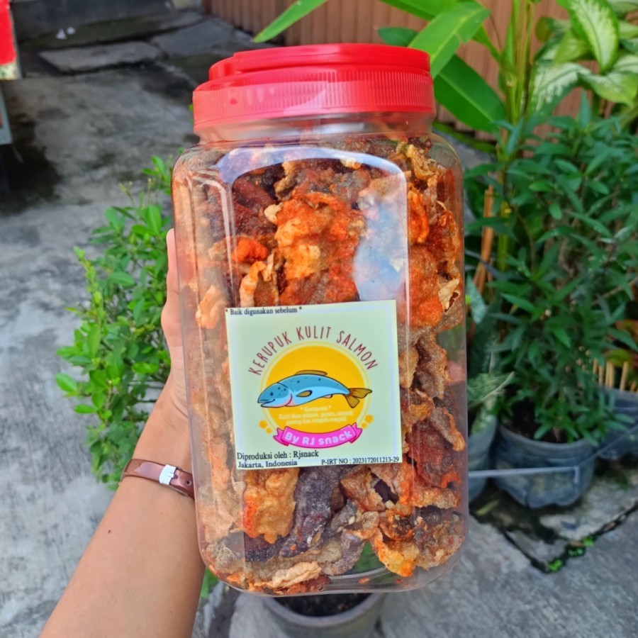 

Kerupuk Kulit Ikan Salmon Rasa Spicy Toples Jumbo 250gr Cemilan Kriuk Sehat