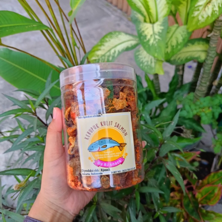

Keripik Kulit Ikan Salmon Spicy Kemasan Toples 115gr