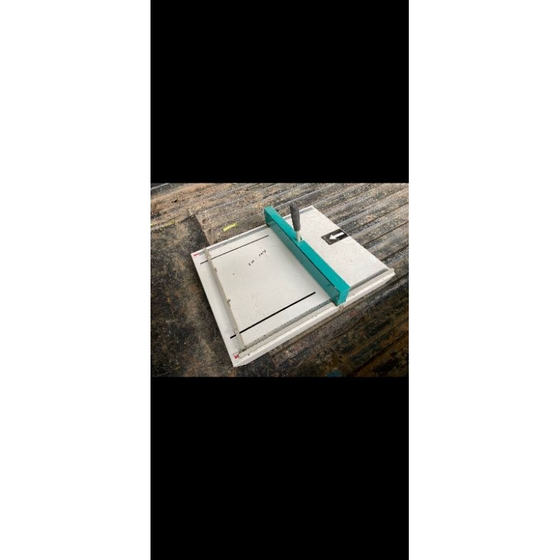 

alat lipat kertas manual