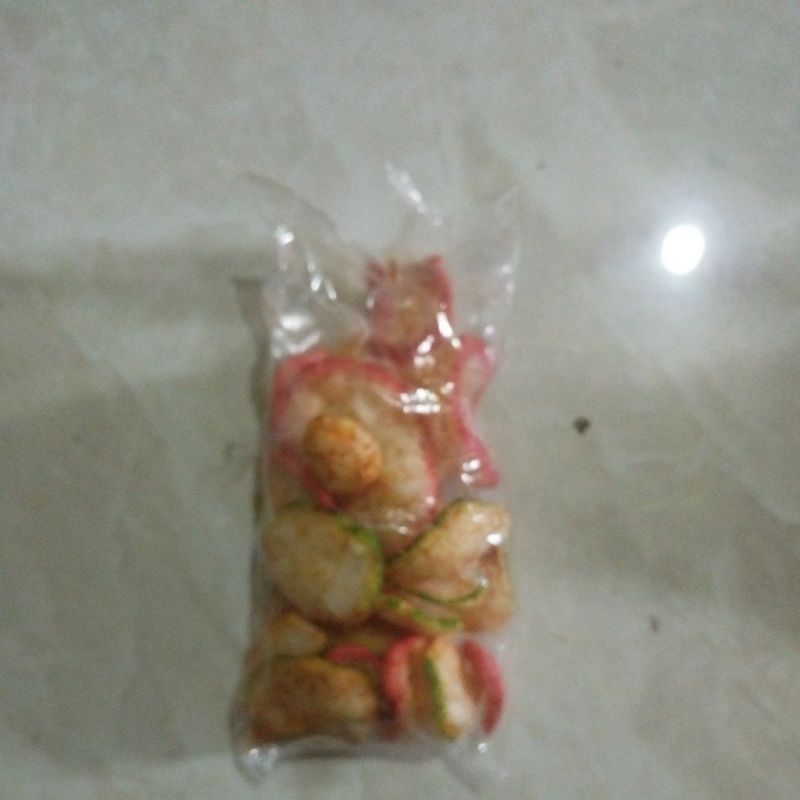 

kerupuk gurih dan pedas.. khas Indonesia