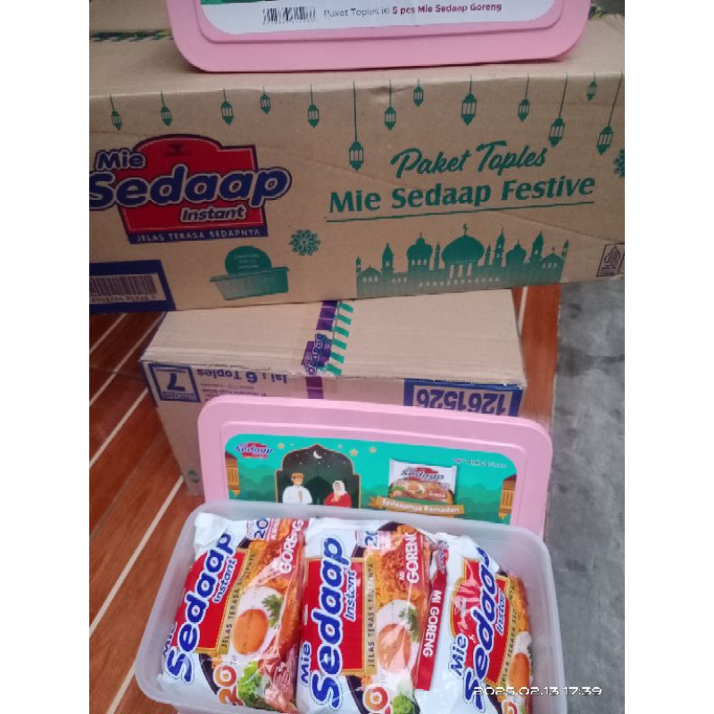 

Paket mie sedaap goreng dan copi cappucino dapet Toples container cantik dari mie sedap enak mie sedap bonus toples container mie sedap enak