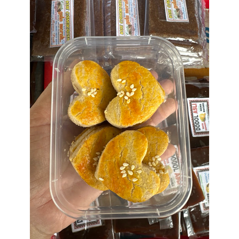 

kue kacang amor