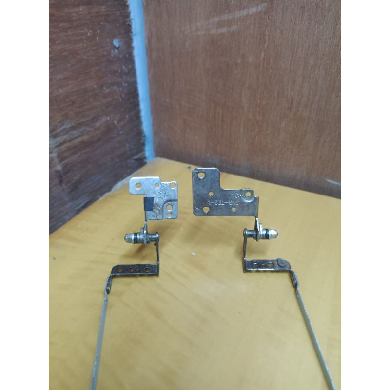 Engsel Laptop Toshiba Satellite L640 L645 L645D