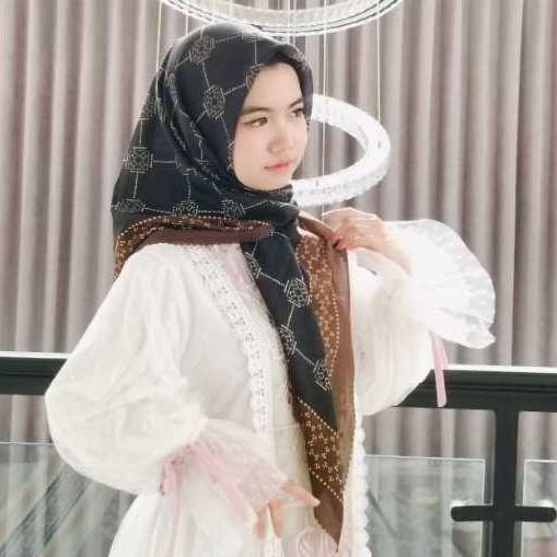 HIJAB SEGI EMPAT BAHAN VOAL LUNA SERIES