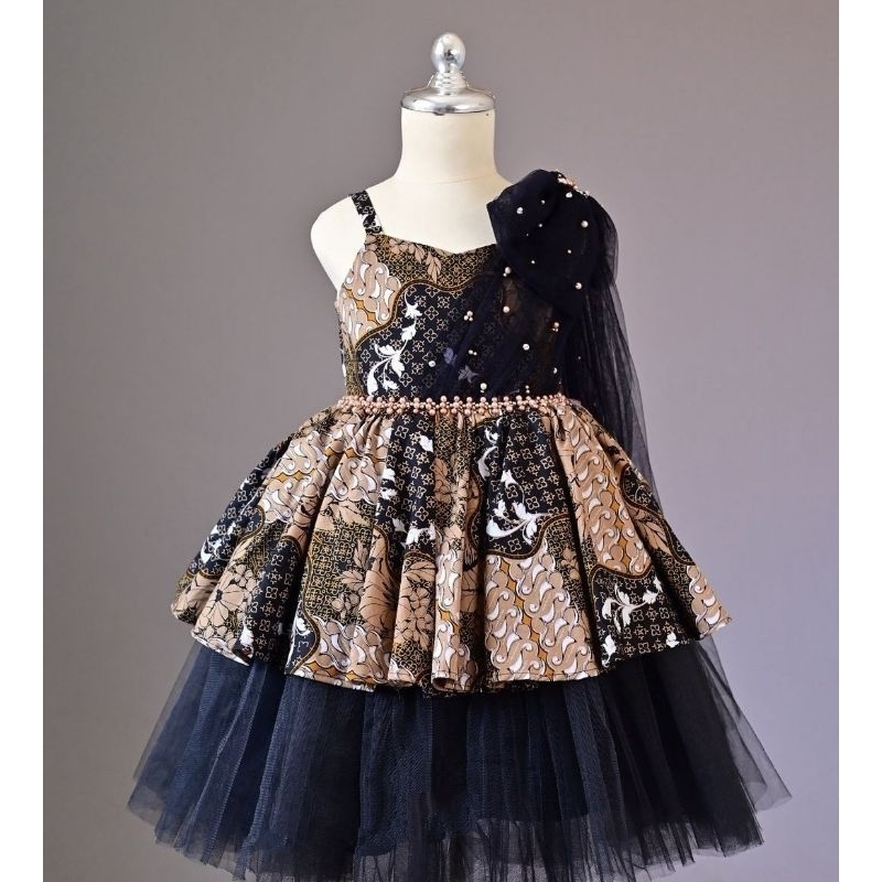 Gaun ultah anak kombinasi batik