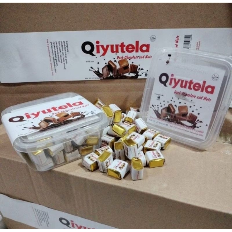 

Qiyutela Dark Chocolate & Nuts Cube Coklat Tupperware Box Isi 50 Pcs