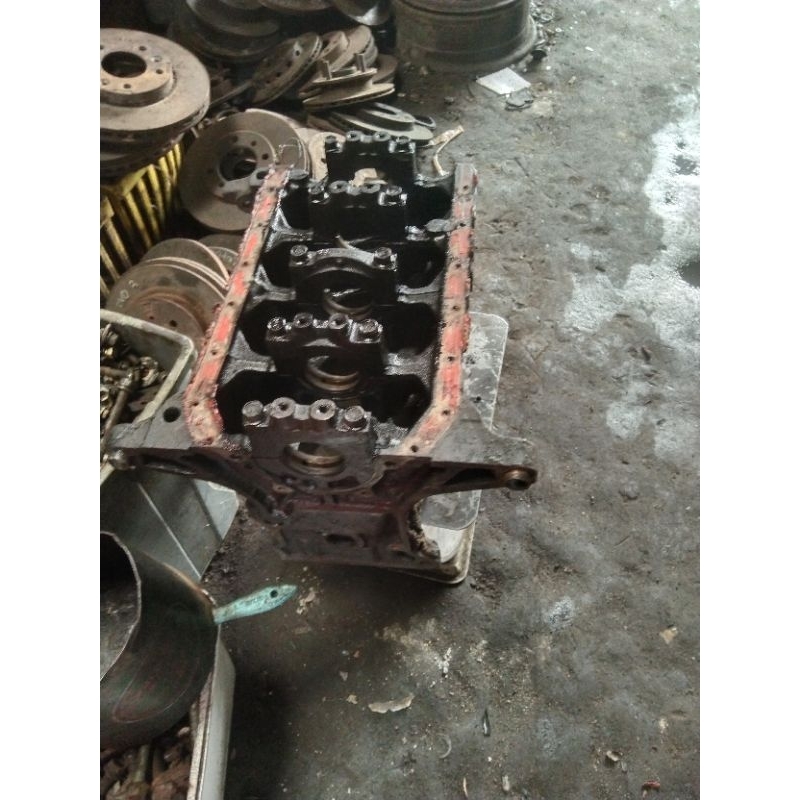 BLOK MESIN MITSUBISHI KUDA 1.6  KARBURATOR STANDAR