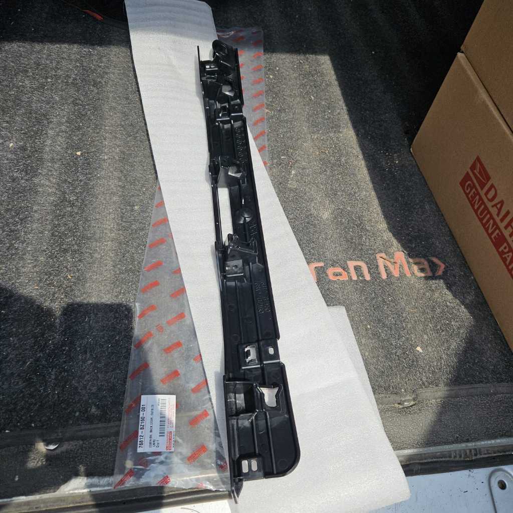 bracket braket trunklid list pintu bagasi avanza veloz xenia 2019 2020 2021 ori