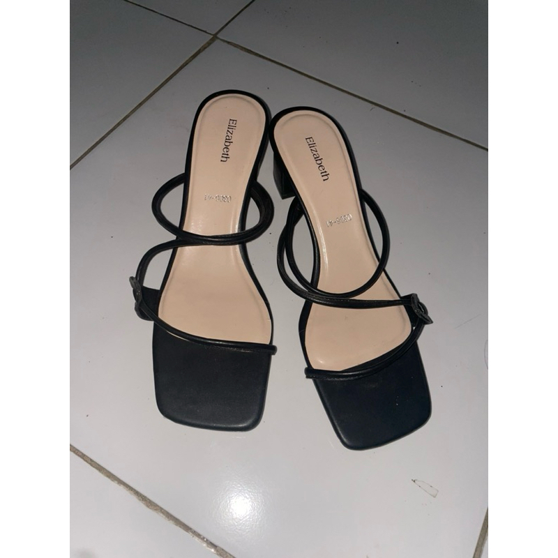 Elizabeth Sandal