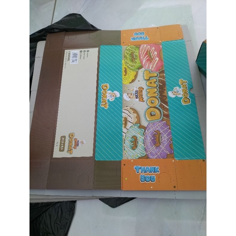 

Dus Box Donat isi 3 / Box Donat /sedap mantap Donat Ukuran 27,5 X 9,5 X 5,3 Cm / Dus Box