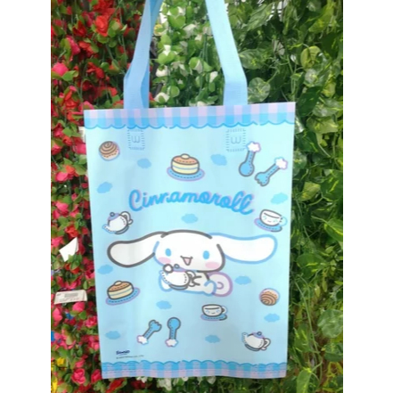 

GOODIE BAG LAMINASI KARAKTER UK 25X35X8 FULL COLOR CINAMOROL/CINAMONROLL/TAS HAMPERS/TAS KADO ULANG TAHUN