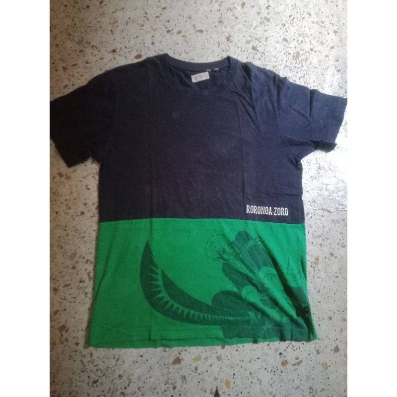 kaos uniqlo one piece roronoa zoro