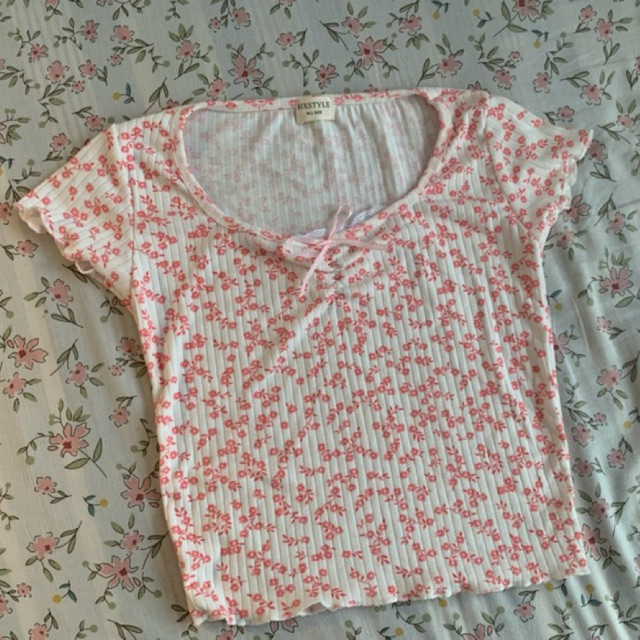 preloved coquette sixstyle crop top