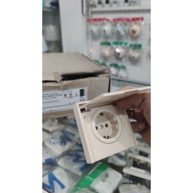 stop kontak broco+tutup