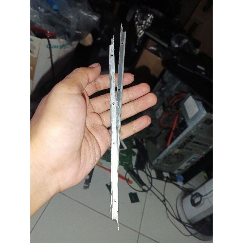 dudukan lcd laptop Lenovo t410