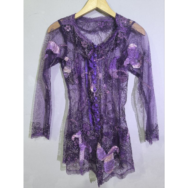 Kebaya Tile Motif Mewah Elegance Ungu Tua