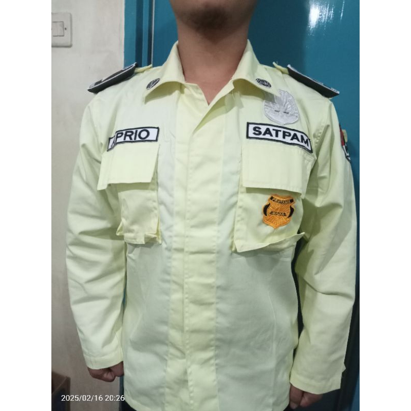 BAJU PDL SATPAM CREAM PULSET PANGKAT ATRIBUT BIASA SUDAH TERPASANG