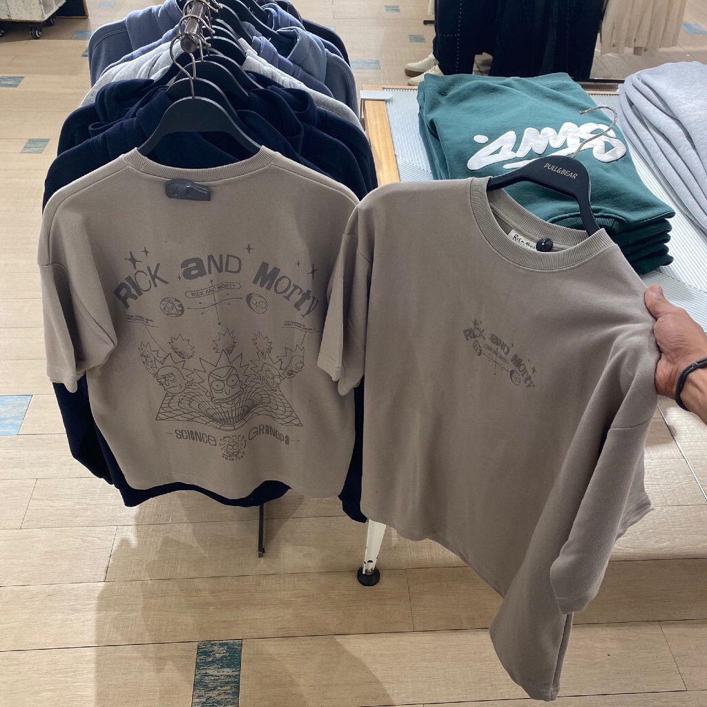 Jastip. Tshirt Oversize Pull&Bear X Rick & Morty (Man)