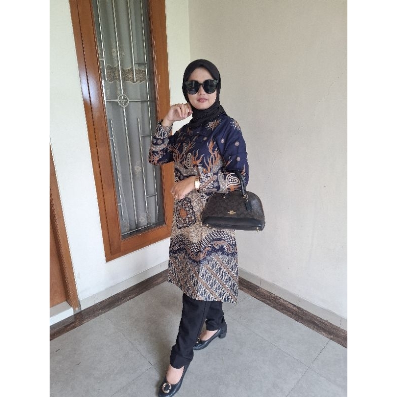 Baju Batik Wanita Tunik Motif Parang Biru Kain Katun Lapisan Tricot