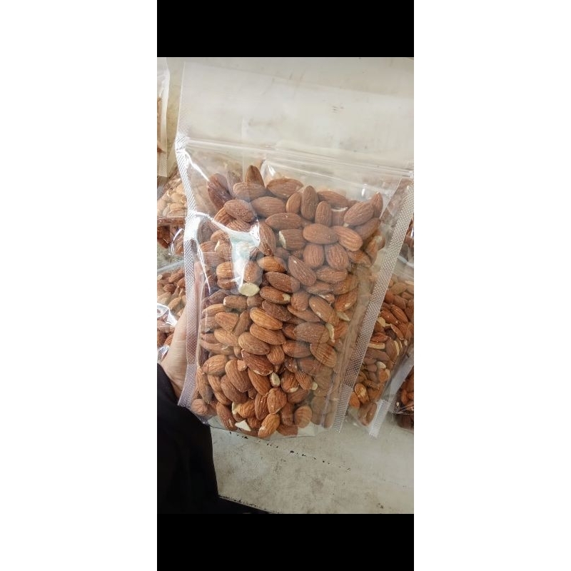 

almond mentah kupas 500 gr
