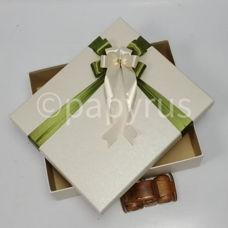 

PAPYRUS 30x35 Tinggi 5cm Kotak Kado Gift Box V3