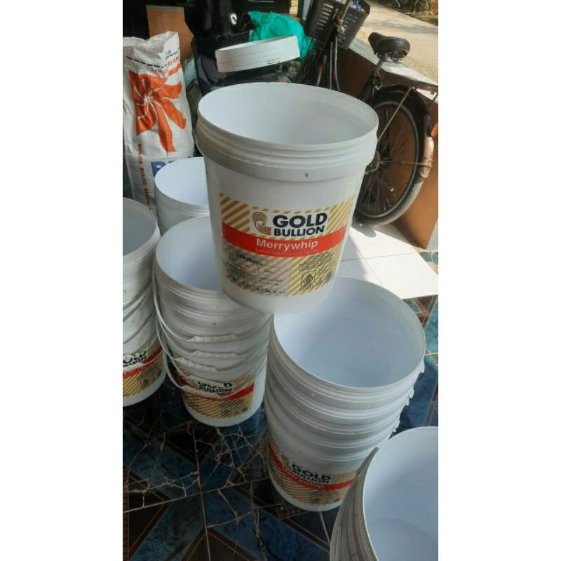 ember bekas 25kg bersih kumplit tutup dan gagang