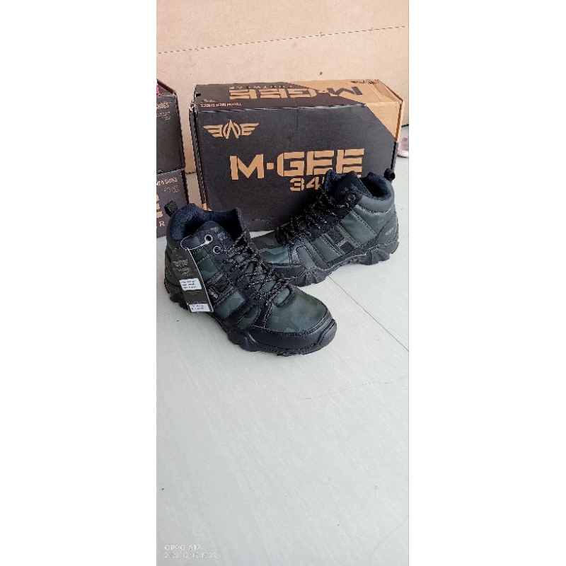 SEPATU OUTDOOR MGEE ORIGINAL PRIA