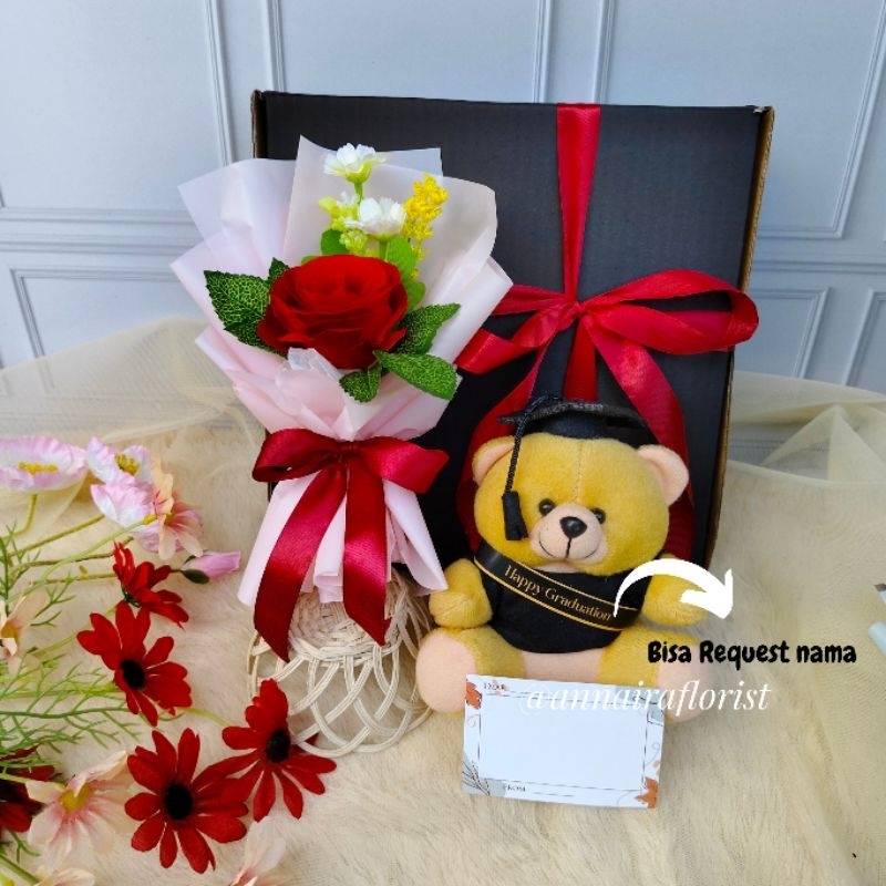 

Box Hampers Hadiah Wisuda