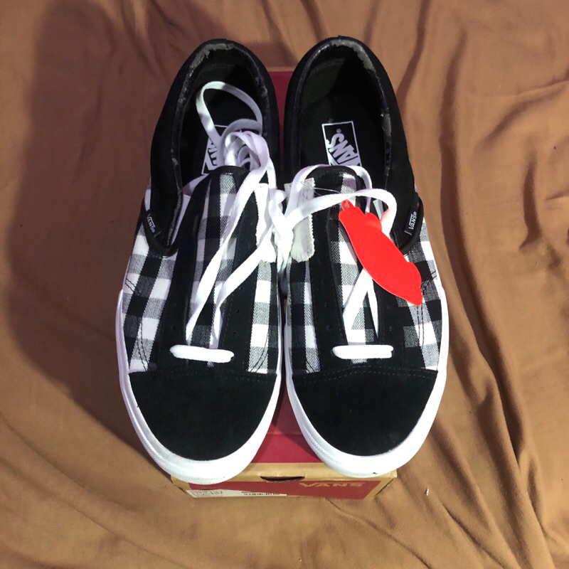 EX DISPLAY VANS SLIP ON CUT AND PASTE BLACK WHITE FLANNEL CHECKERBOARD SIZE 46