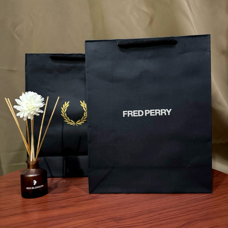 Paper Bag FREDPERRY Hitam Logo Paper Bag Pembungkus Kado