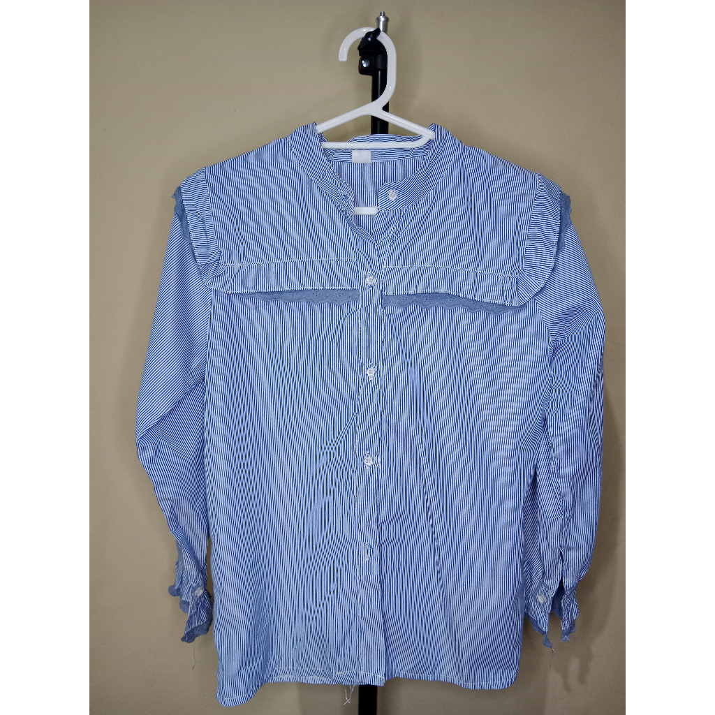 Kemeja Biru Muda Garis-Garis Putih