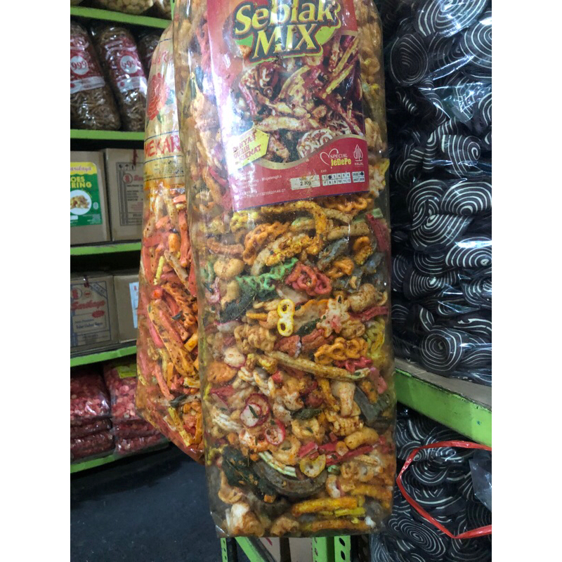 

Kerupuk Seblak Mix Pedas Gurih Daun Jeruk 250 Gram - 1KG