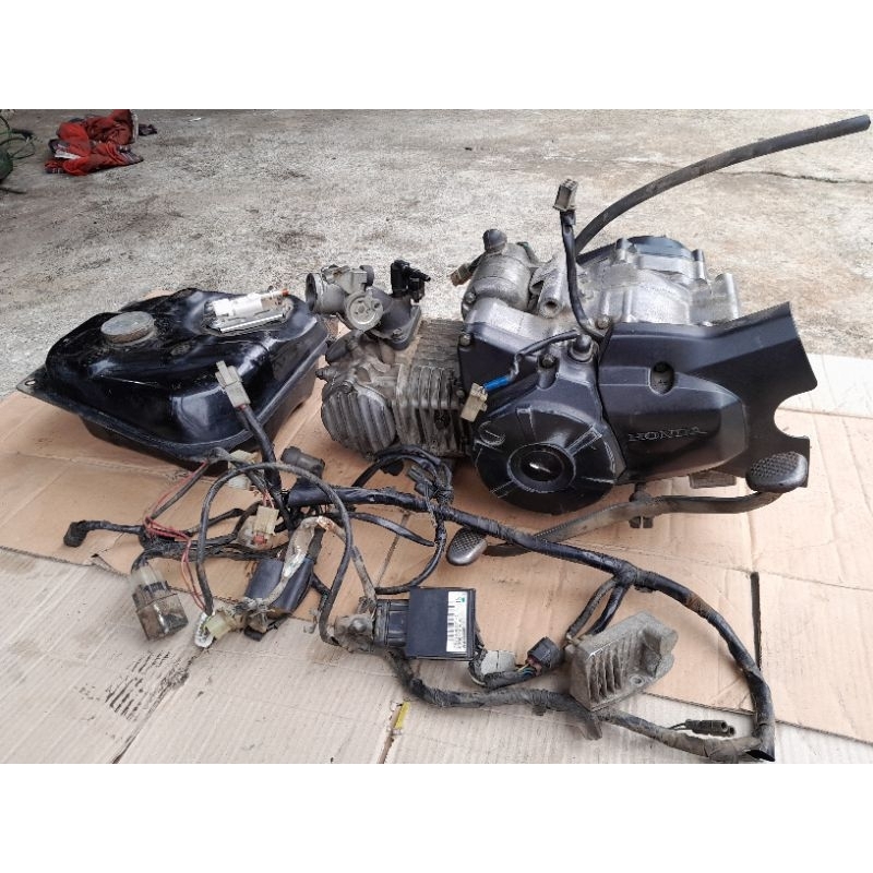 MESIN ANGINE SUPRA X 125 HELM IN  INJEKSI ORIGINAL ( LELANGAN  MOTOR )