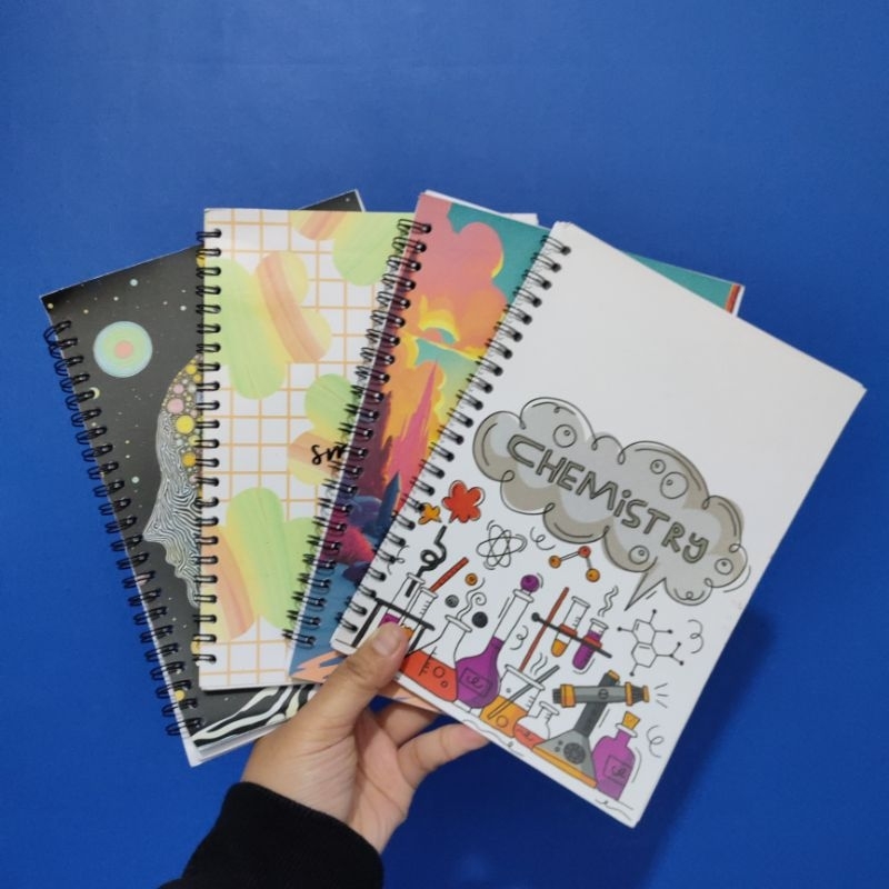 

NOTEBOOK SPIRAL A5 ISI 4 PCS - DESAIN PREMIUM BISA CUSTOM