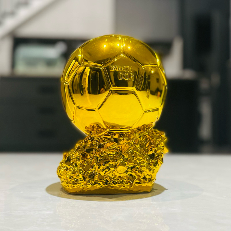 Miniatur Replika Trofi Ballon D’Or 25cm Piala Koleksi Penghargaan Hadiah Collection Hobby Ballon Dor