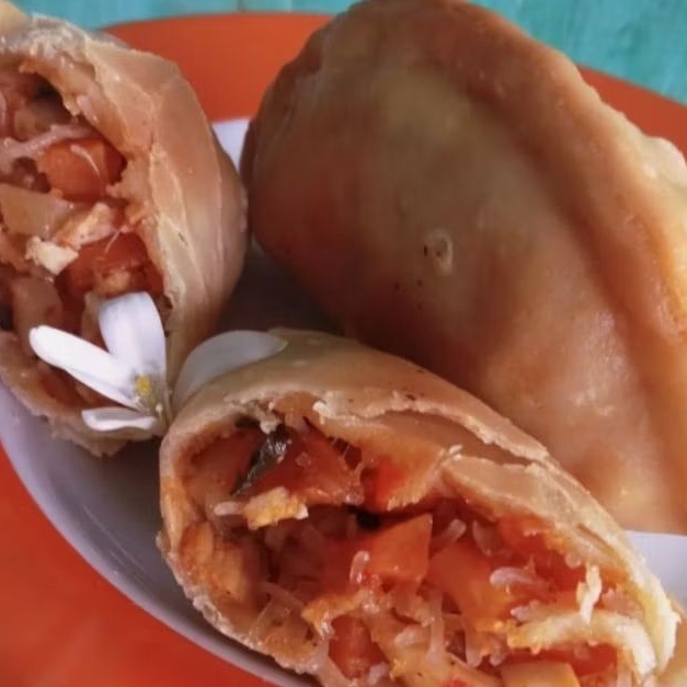 

Pastel isi ayam suwir