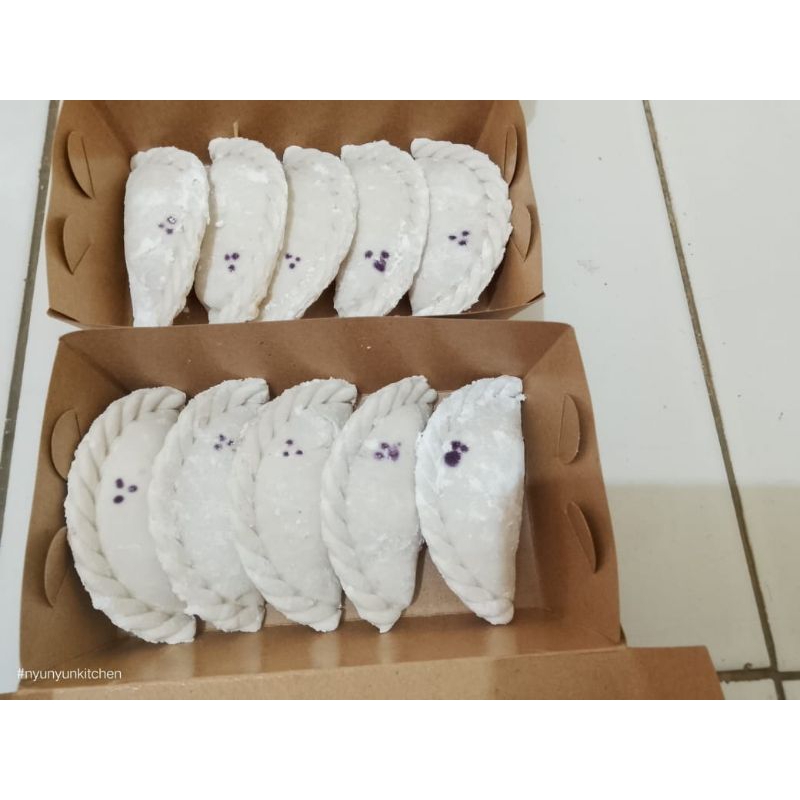 

cireng isi ayam suwir pedas /pack isi 5pcs
