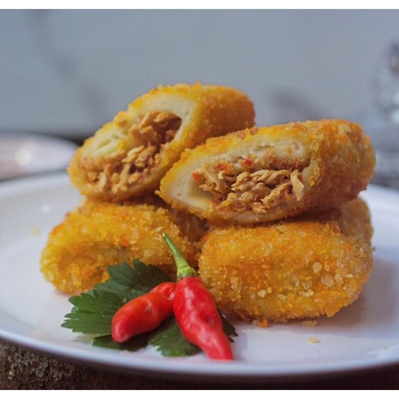 

RISOL AYAM SUWIR PEDASSS ISI 10