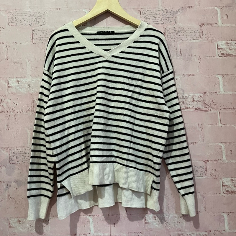 sweater rajut sripe sweater wanita leher V brand ingni sweater import rajut strip hitam putih