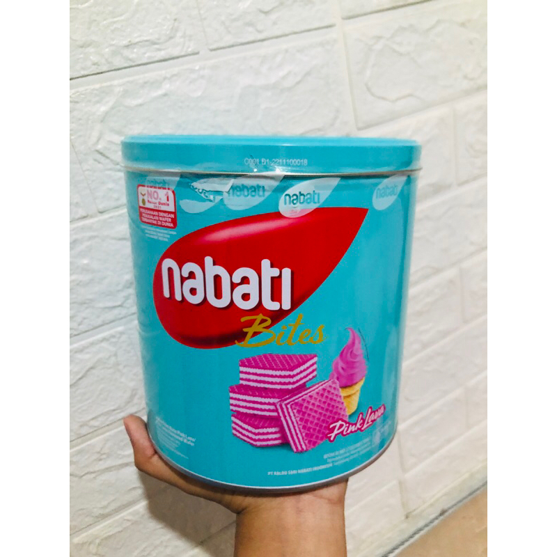 

Nabati Wafer Kaleng Kemasan 240gr Pink Lava/Flavoured wafer