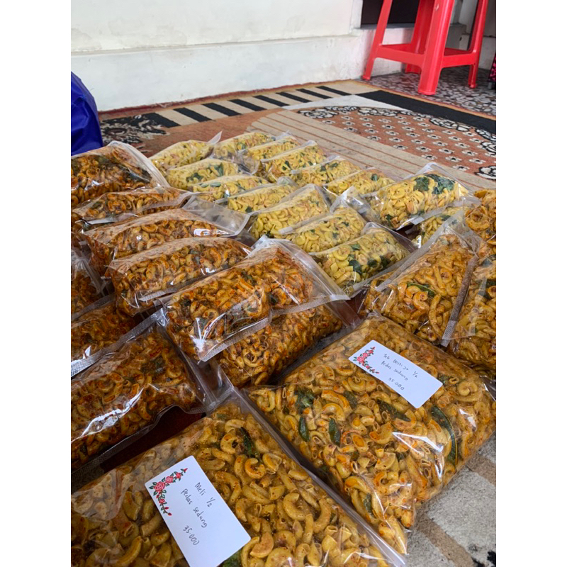 

makaroniJhontor daun jeruk Chili oil 250gram