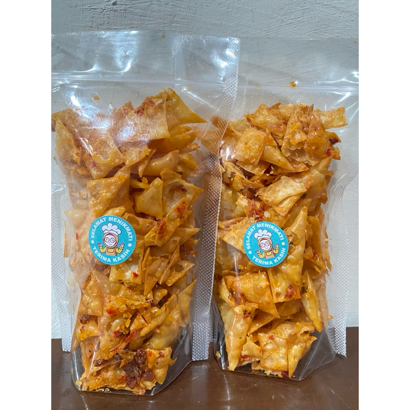 

kulit pangsit goreng pedas/daun jeruk 100g