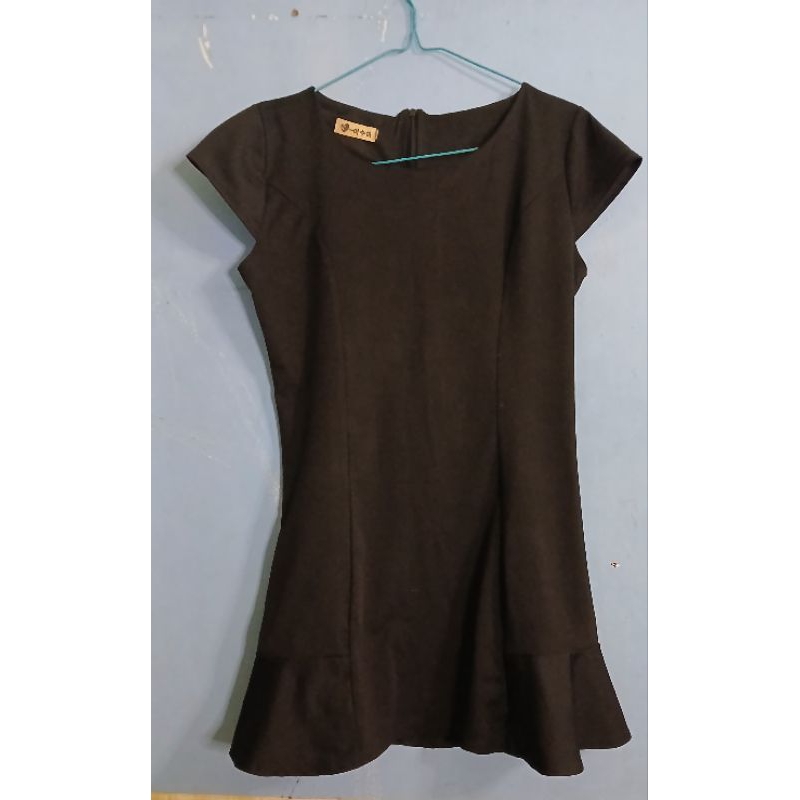 dress korea / dress hitam / dress pendek/ dress atas lutut/ dress midi