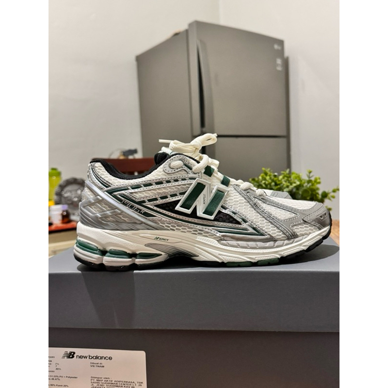 New Balance 1906R Original like new beli di NB The Park Mall Semarang
