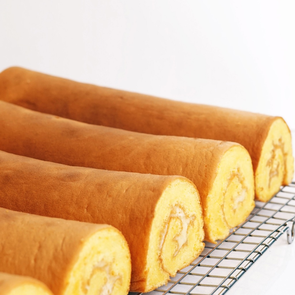 

Bolu Gulung Premium | NO emulsifier | NO artificial flavoring | NO coloring | NO chemical leavener