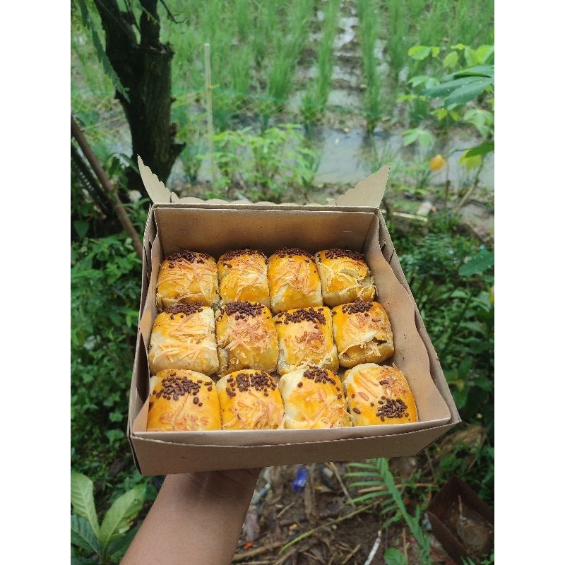 

Bolen pisang coklat keju momris