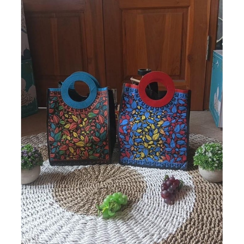 

LUSINAN/12 PCS,Tas Spundbond Batik 25x22x32 & ( 24x20x30 Pegangan Hijau)Tebal "Jahit"Tas Hantaran/Tas Hajatan