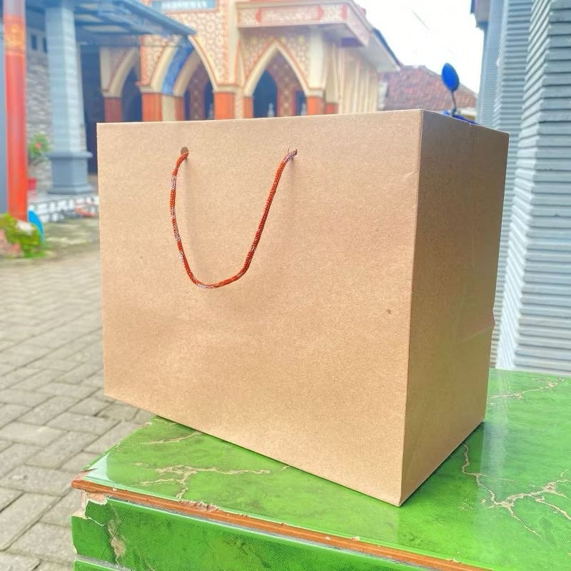 

Paperbag Polos Coklat Ukuran 25x14x20 (Paket 12pcs) |Tas Kado |Tas Souvenir