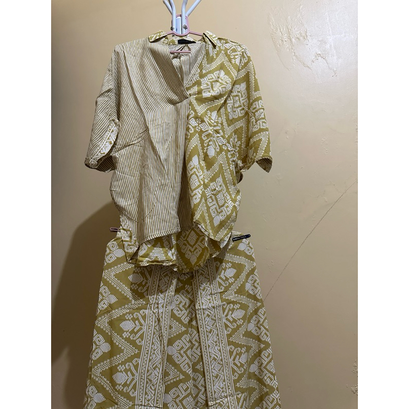 Set Blouse dan Celana Motif Endek Cap Bali Preloved